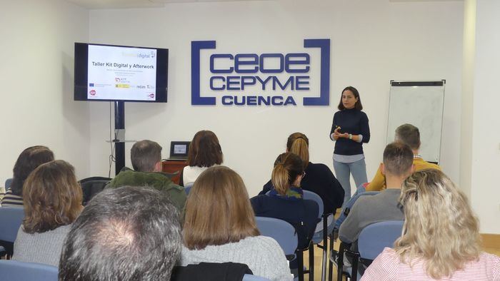 Unas cuarenta personas asisten al taller sobre Kit Digital celebrado en la capital
