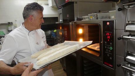 Los panaderos de ACESANC evolucionan en la realización de pan con el maestro Florindo Fierro