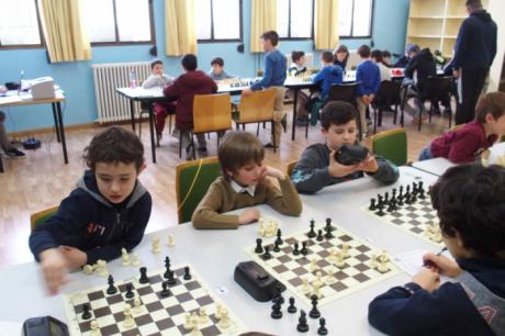 Animado y competido provincial por edades de ajedrez