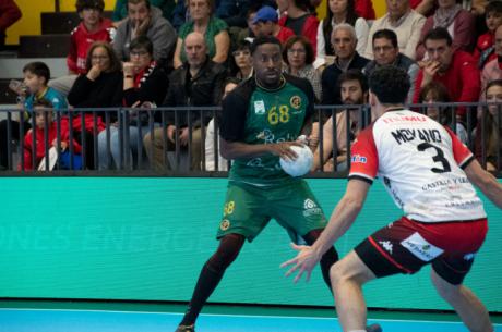 El Cuenca cae ante el Nava y se jugará su permanencia en El Sargal( 35-32)