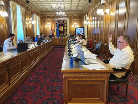 La Diputación aprueba el convenio para que los bomberos del Ayuntamiento de Cuenca presten su servicio a 107 poblaciones