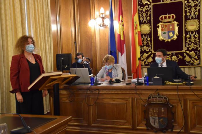 Marta Tirado (Cuenca Nos Une) jura su cargo como diputada provincial
