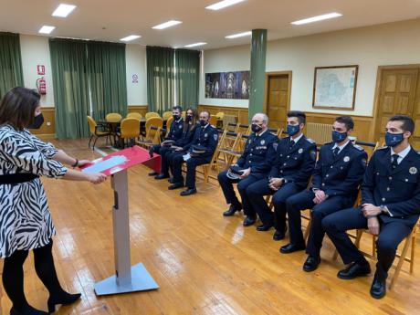 Los seis nuevos efectivos de Policía Local toman posesión de su cargo tras finalizar su formación