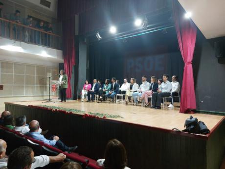 Joaquina Saiz presenta la candidatura del PSOE en Quintanar del Rey delante de más de 300 personas en la Casa de Cultura