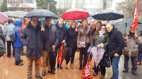 El PSOE de Cuenca participa en la concentración en defensa del sistema público de pensiones