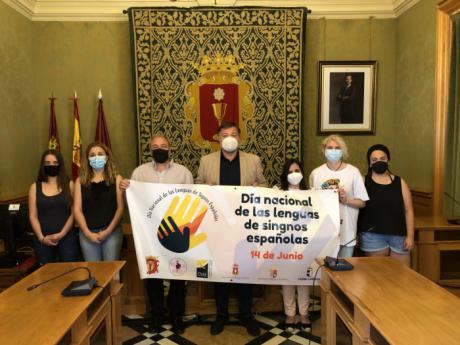 El Ayuntamiento se suma a la conmemoración del Día Nacional de las Lenguas de Signos Españolas