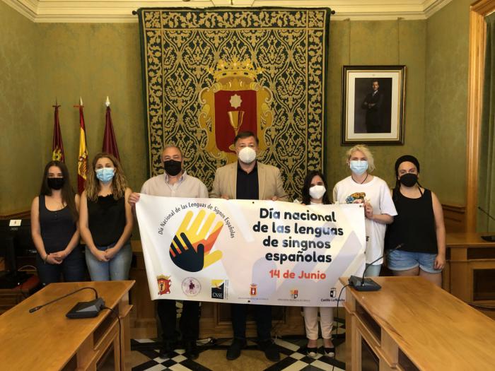 El Ayuntamiento se suma a la conmemoración del Día Nacional de las Lenguas de Signos Españolas