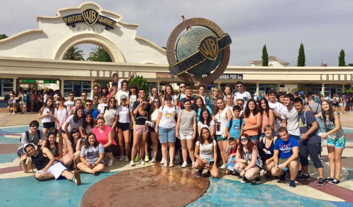 La visita al Parque Warner pone fin al programa ‘Verano Joven 2017’