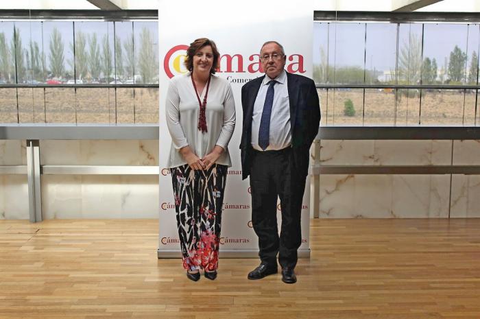 La consejera de Economía, Empresas y Empleo, Patricia Franco, celebra un encuentro con José Luis Bonet, presidente de la Cámara de Comercio de España