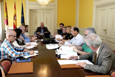 Rodríguez preside la reunión de evaluación del Plan Director de Centros Educativos