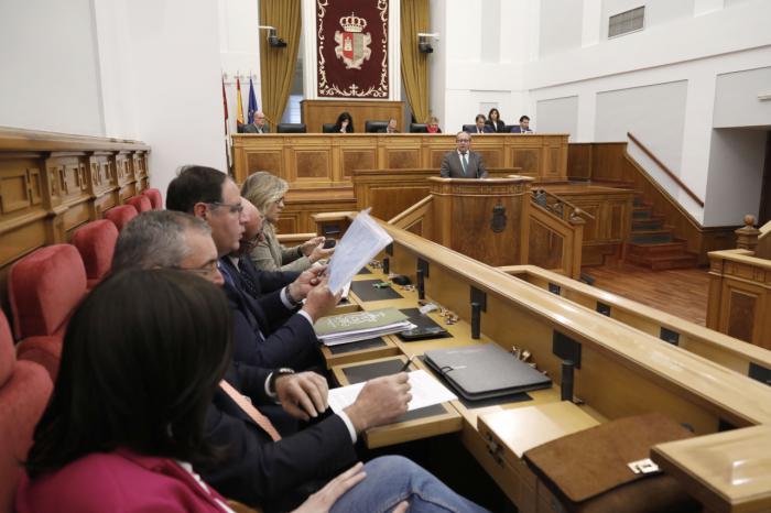 El Pleno de las Cortes regionales aprueba la Ley de medidas administrativas, financieras y tributarias