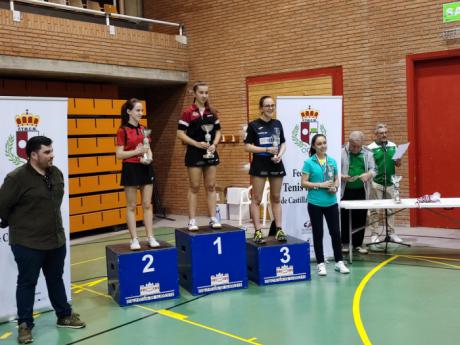 Jimena Orbis del Club Tenis de Mesa Cuenca campeona de Castilla La Mancha en el deporte escolar