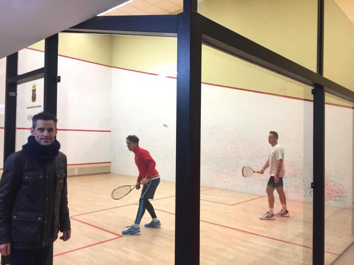 Se acondicionan las pistas de squash y se compra material para el gimnasio para polideportivo de San Fernando