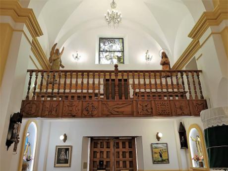 La ermita de San Isidro estrena un friso con motivos renacentistas del siglo XVII