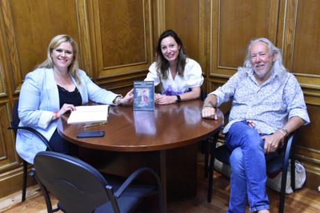 Cristina Mantecón y Martin Brown presentan una novela para descubrir la ciudad mientras se disfruta leyendo