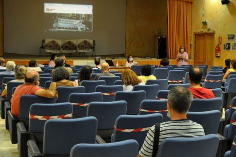 Priego destaca los logros de su lucha contra las macrogranjas, pero advierte: “Siguen adelante y son 20.000 cerdos”