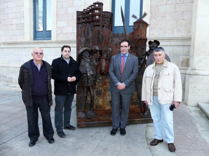 Las esculturas de hierro del conquense Ángel Martínez invaden esta Navidad los jardines de la Diputación