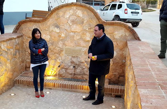 Prieto inaugura la remodelación integral de la Fuente Vieja de Villanueva de la Jara