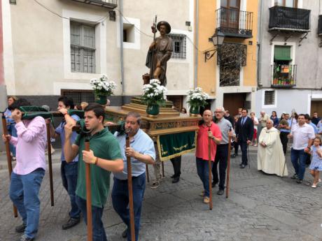 Mariscal preside la procesión de San Roque por las calles del Casco Antiguo