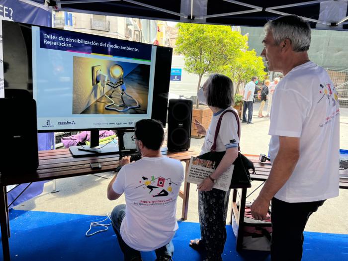 La Semana Circular de CLM acoge los talleres de reparación de aparatos eléctricos y electrónicos en Cuenca