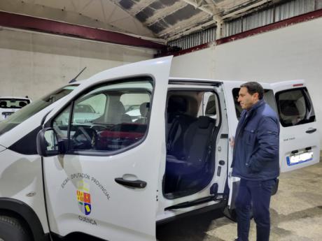 La Diputación incorpora cinco nuevas furgonetas para los servicios de mantenimiento y la residencia provincial