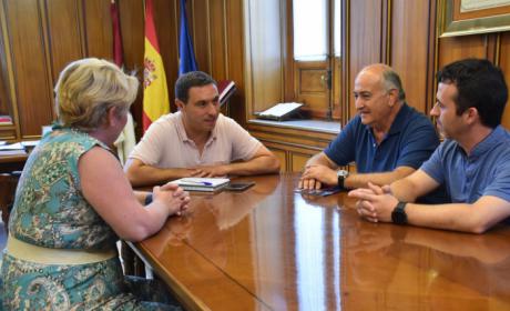 Diputación colaborará con el Ayuntamiento de Carrascosa de Haro en la mejora de la red de abastecimiento