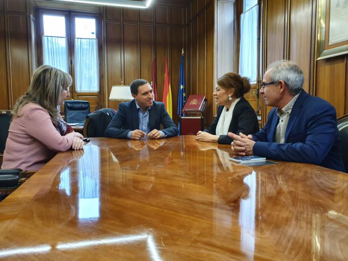 Martínez Chana recibe a la consejera de Bienestar Social en la ronda que está manteniendo con todas las diputaciones