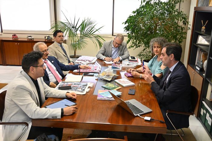 La Universidad Católica de Santiago de Guayaquil de Ecuador se interesa por el programa de mayores de la UCLM