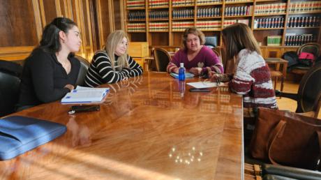 Diputación y Ayuntamiento ofrecen todo su apoyo a la primera asociación de mujeres gitanas de Cuenca