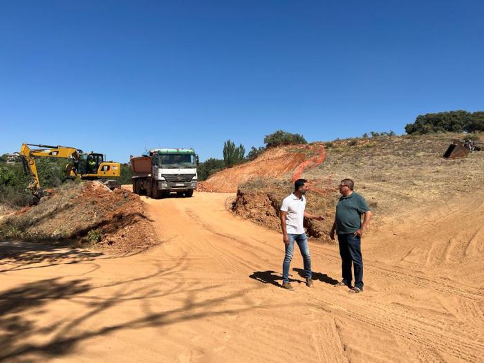 Comienzan las obras de construcción de la glorieta en la CM-220 en Arcas