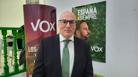 El candidato de Vox a la alcaldía, Rafael Rodríguez, se compromete a reducir el gasto político superfluo en el Ayuntamiento