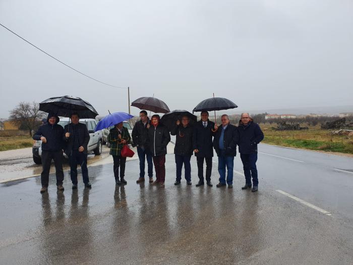 Martínez Chana recepciona las obras de mejora en la carretera que une las localidades de Landete y Huertos de Moya