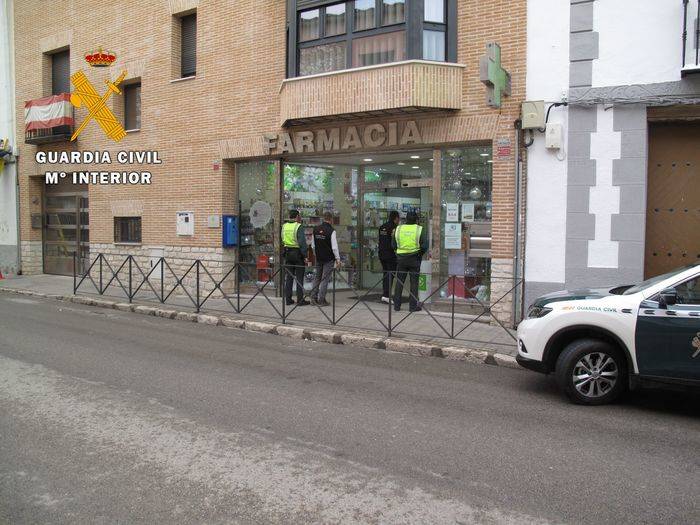 La Guardia Civil detiene a dos personas por comprar en farmacias con recetas falsas