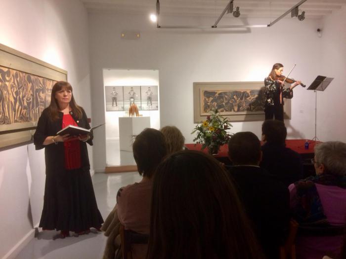 La exposición de Pedro Mercedes llega a su recta final con el recital de Amparo Ruiz Luján y Marina Catalá Quintas