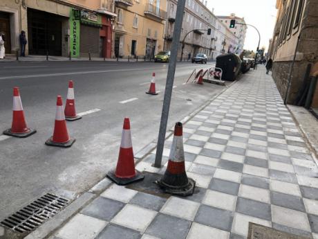 El plan de mantenimiento urbano llega a la avenida de República Argentina con la renovación de acerado