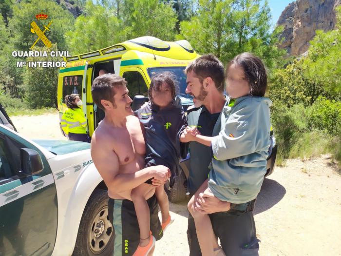 La Guardia Civil rescata a cuatro personas en “Los Cortados” de Villalba de la Sierra
