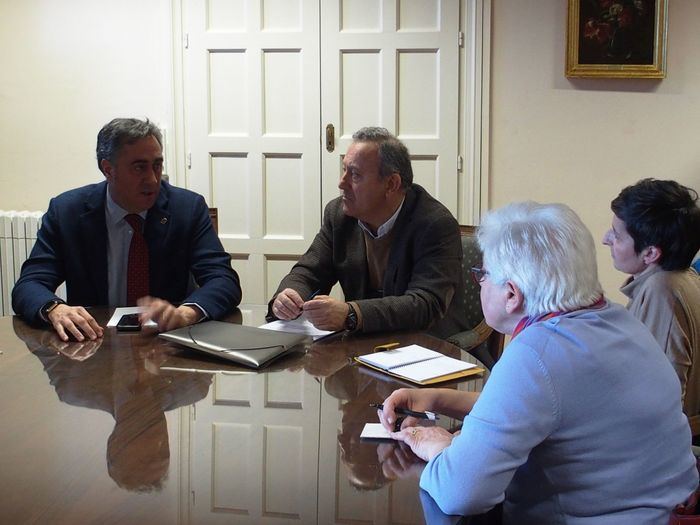 Mariscal informa a la Asociación de Vecinos del Casco Antiguo de las actuaciones y ayudas del Consorcio
