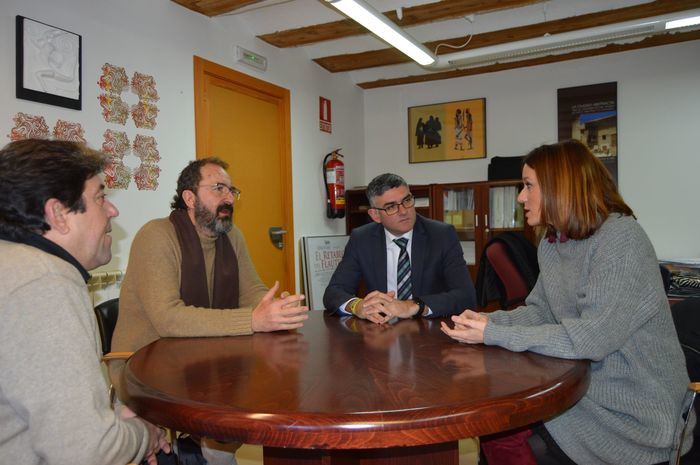 El Gobierno regional y la Escuela de Arte 'José María Cruz Novillo' colaborarán en la promoción de Cuenca como 'tierra de dinosaurios'