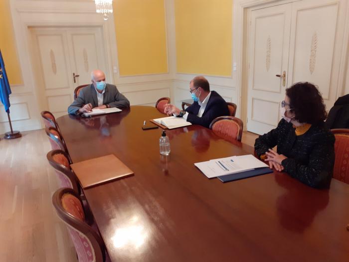 La Confederación de Empresarios presenta a la Subdelegación del Gobierno el proyecto para acoger Europa Direct