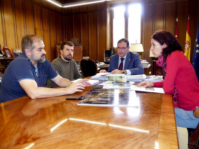 La Agrupación Conquense de Modelismo Ferroviario se interesa por el proyecto de Diputación ‘Serranía en vía’
