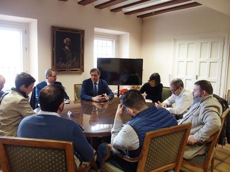 Ayuntamiento y el sector de la restauración de Cuenca definen los primeros pasos del plan de acción para mejorar el posicionamiento gastronómico de la ciudad