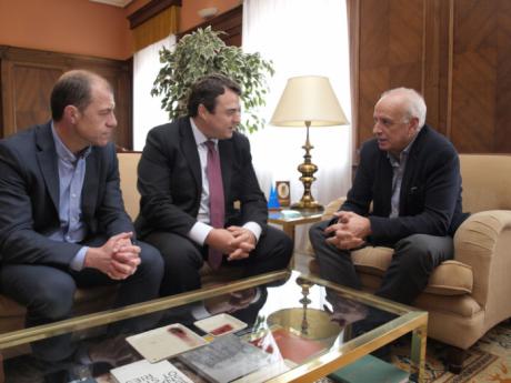 El subdelegado del Gobierno en Cuenca recibe la visita institucional del presidente de los empresarios conquenses