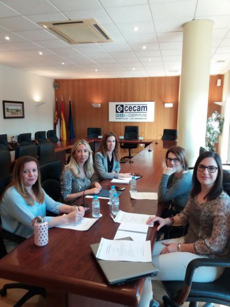 La Confederación de Empresarios colaborará en la difusión del plan integrado de gestión de residuos entre las empresas