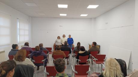 El Proyecto Arraigo celebra un encuentro en Torrejoncillo del Rey para informar a los vecinos sobre sus beneficios