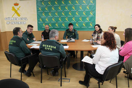 La Guardia Civil organiza una reunión con personal de la Delegación Provincial de la Consejería de Bienestar Social