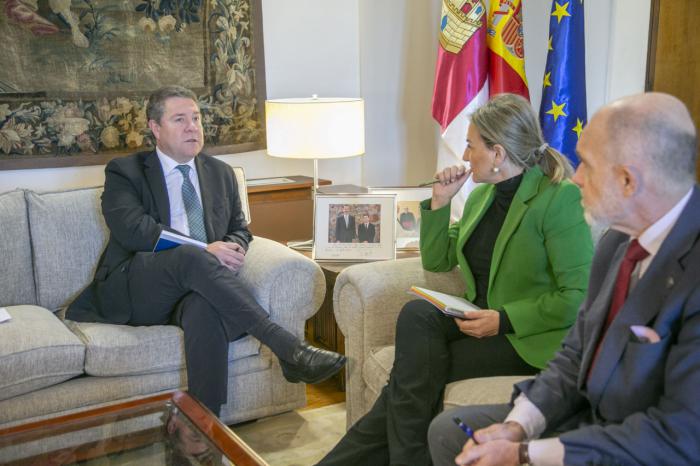 Milagros Tolón traslada al presidente de Castilla-La Mancha la colaboración del Gobierno de España