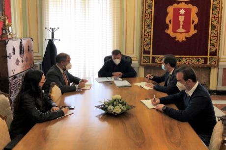 Ayuntamiento y UCLM comienzan a planificar la llegada del Centro Nacional de Estudios Penitenciarios a Cuenca