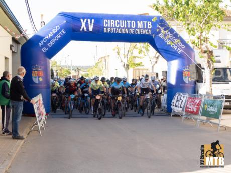 Juan González y Paula Plaza se imponen en el XCM Las Torcas de Sisante