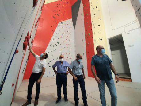 Martínez Chana destaca que el centro de escalada indoor de Chillarón será un atractivo turístico “de primer orden”