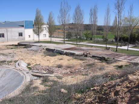 Sale a licitación la venta en subasta pública del inmueble para la construcción de la residencia de mayores de San Lorenzo de la Parrilla